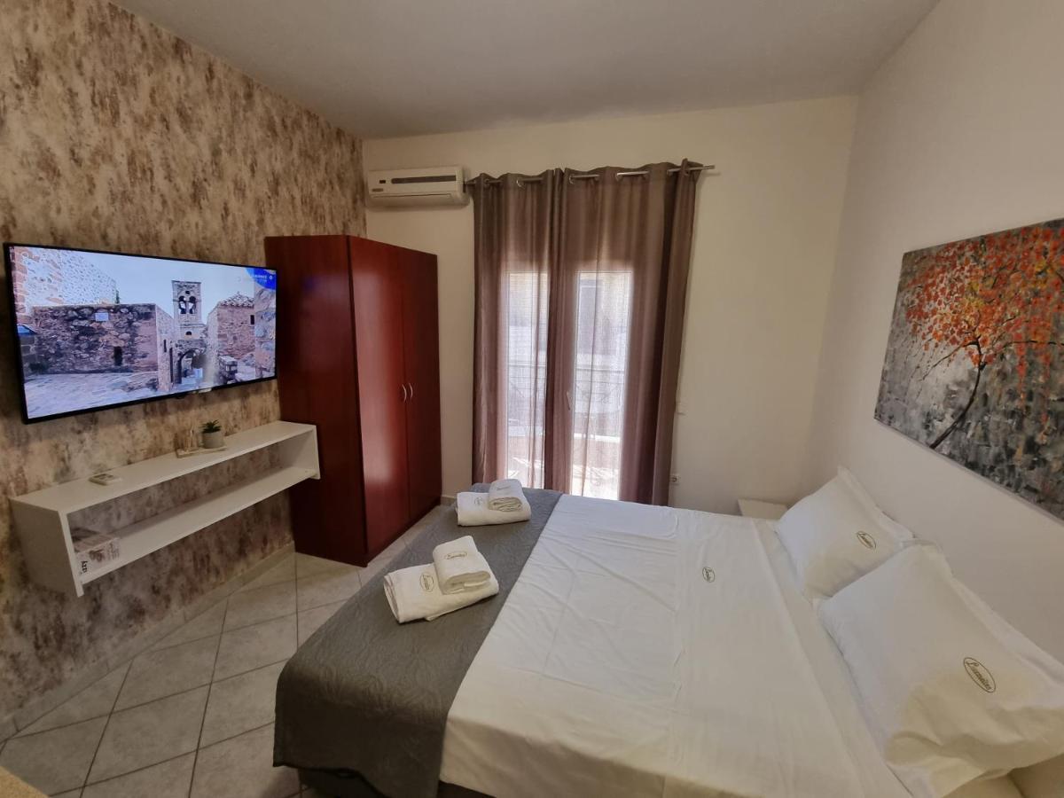 Premium Suites Ofrínion Esterno foto